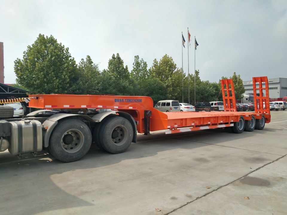 低平板半掛車(chē)